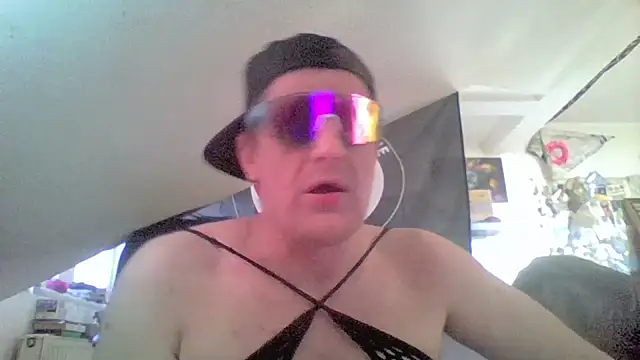 Pokazy przed kamerką – Bigthroaterboy