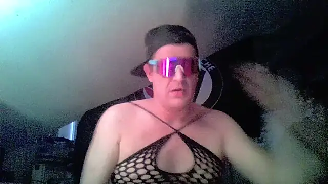 Bigthroaterboy Show in webcam