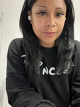 Show modela HaileyDiana na web-kameri