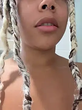 HaileyDiana Show in webcam