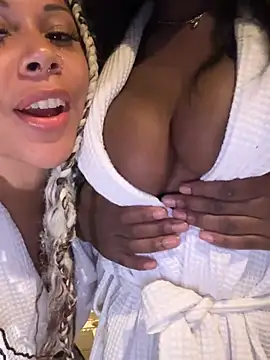 Pokazy przed kamerką – HaileyDiana