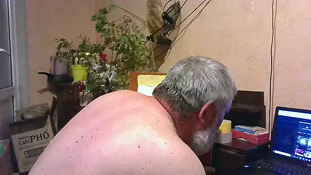 Show modela Art_Ass na web-kameri