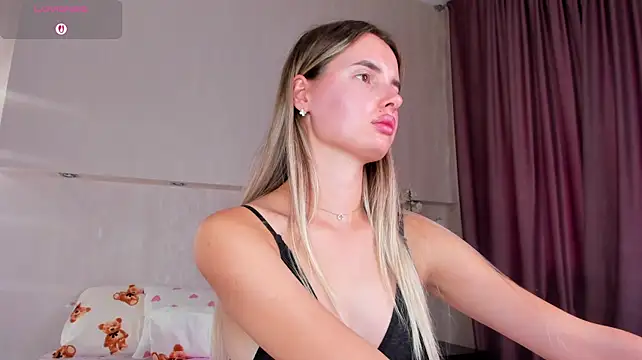 Erika_Carpenter élő XXX-chatje