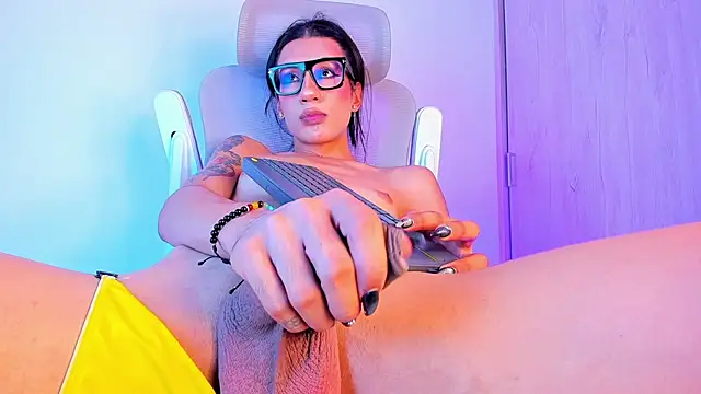 Pokazy przed kamerką – sofiaa_grey_