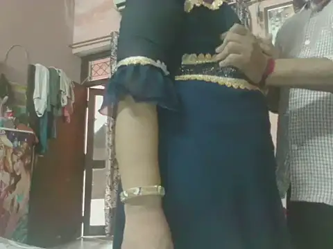 הופעת וובקאם של Desi_couple85