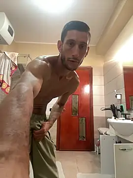 Gionnytav: διαδικτυακό σόου στην κάμερα