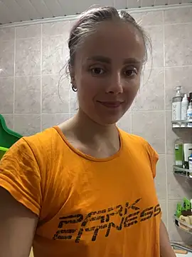 AlisaKissss Adlı Modelin Canlı XXX Sohbeti