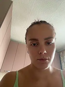 AlisaKissss Adlı Modelin Canlı XXX Sohbeti