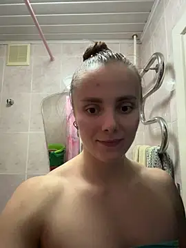 AlisaKissss Adlı Modelin Canlı XXX Sohbeti