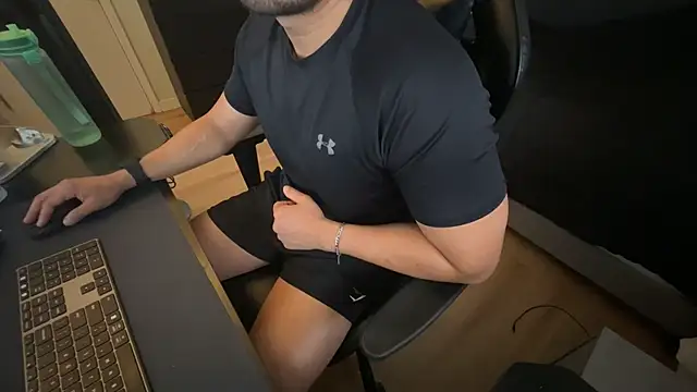 charliee2534 网络视讯表演