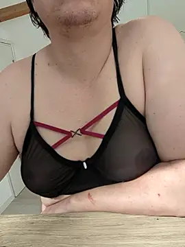 sissy_whore_mira webcam show