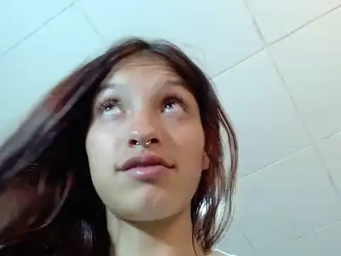 Emma-Wilson লাইভ চ্যাট রুম