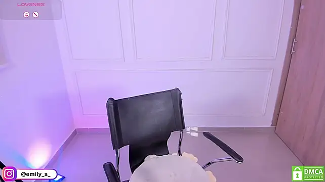 EmilyS__'s Webcam Show