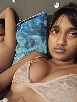 הופעת וובקאם של Indianqueen03