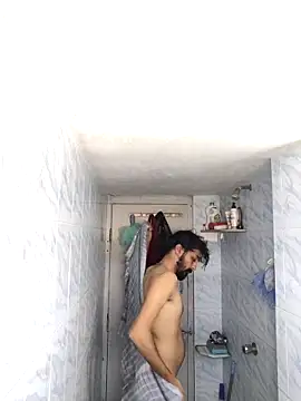 Ultra_Hot69: διαδικτυακό σόου στην κάμερα