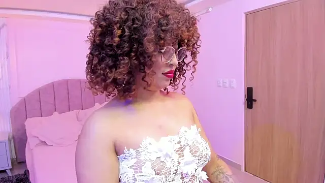 Chat XXX en directo de MadelaineJones