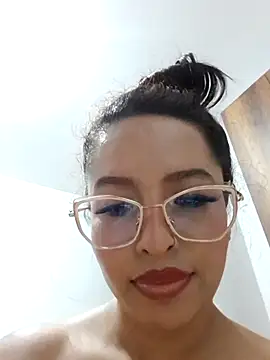 MadelaineJones XXX чат на живо