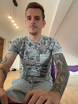 Huge_cock22cm Adlı Modelin Web Kamerası Şovu