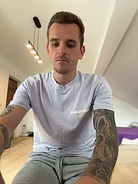 Huge_cock22cm: διαδικτυακό σόου στην κάμερα