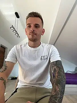 Huge_cock22cm 网络视讯表演
