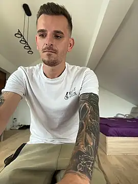 Pokazy przed kamerką – Huge_cock22cm