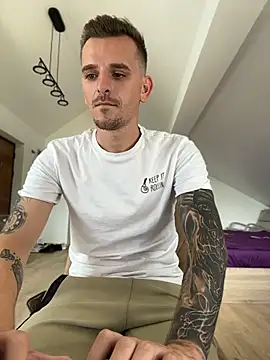 Huge_cock22cm webkamerás műsora
