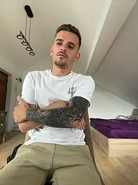 Huge_cock22cm Webcam-Show