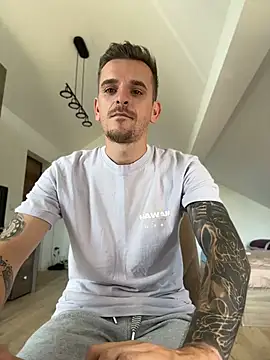 Huge_cock22cm 网络视讯表演