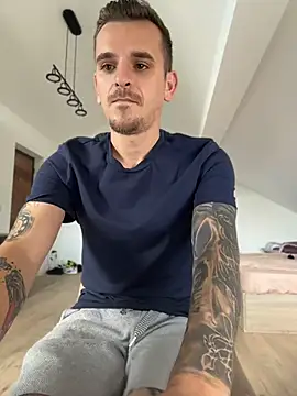 Huge_cock22cm webkamerás műsora