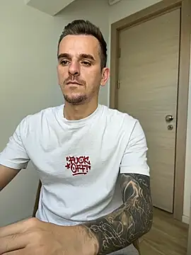 Huge_cock22cm Adlı Modelin Web Kamerası Şovu