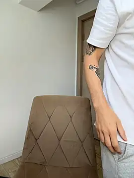 Huge_cock22cmのウェブカメラショー