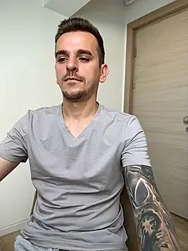Huge_cock22cm: διαδικτυακό σόου στην κάμερα