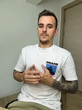 Huge_cock22cm ওয়েবক্যাম শো