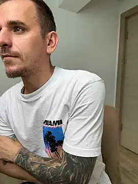 Huge_cock22cm 网络视讯表演