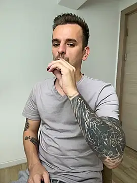 Huge_cock22cm 网络视讯表演