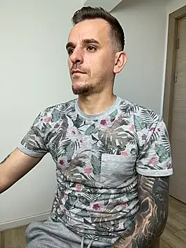 Huge_cock22cmのウェブカメラショー