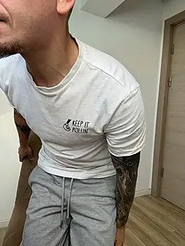 Huge_cock22cm 网络视讯表演