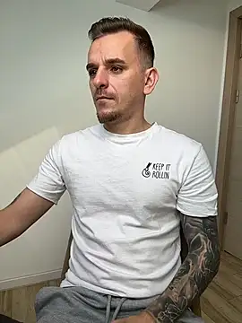 Huge_cock22cm's Webcam Show