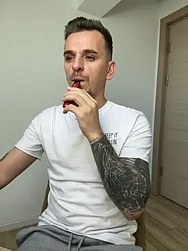 Huge_cock22cm webkamerás műsora
