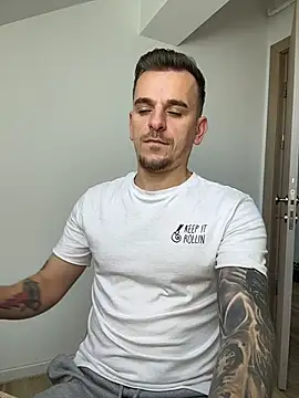 Huge_cock22cmのウェブカメラショー
