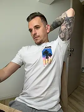 Huge_cock22cm 网络视讯表演