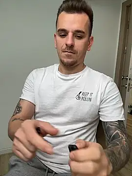 Huge_cock22cm: вебкам-шоу