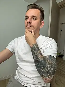 Huge_cock22cm 网络视讯表演