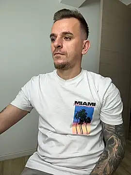 Huge_cock22cm 网络视讯表演