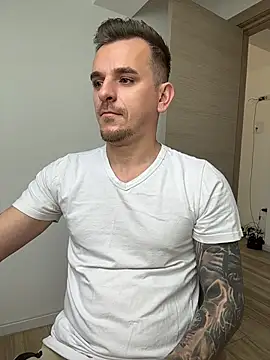 Huge_cock22cm 网络视讯表演
