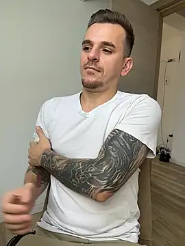Huge_cock22cm 网络视讯表演