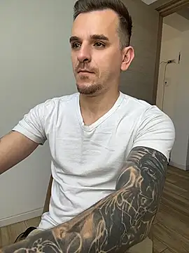 Huge_cock22cm 网络视讯表演