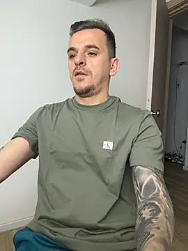 Huge_cock22cm: διαδικτυακό σόου στην κάμερα