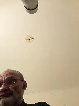 ShyDave81: διαδικτυακό σόου στην κάμερα