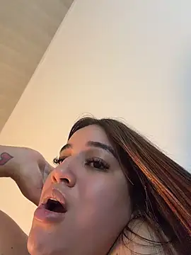 Show modela Little_Gaby_ na web-kameri